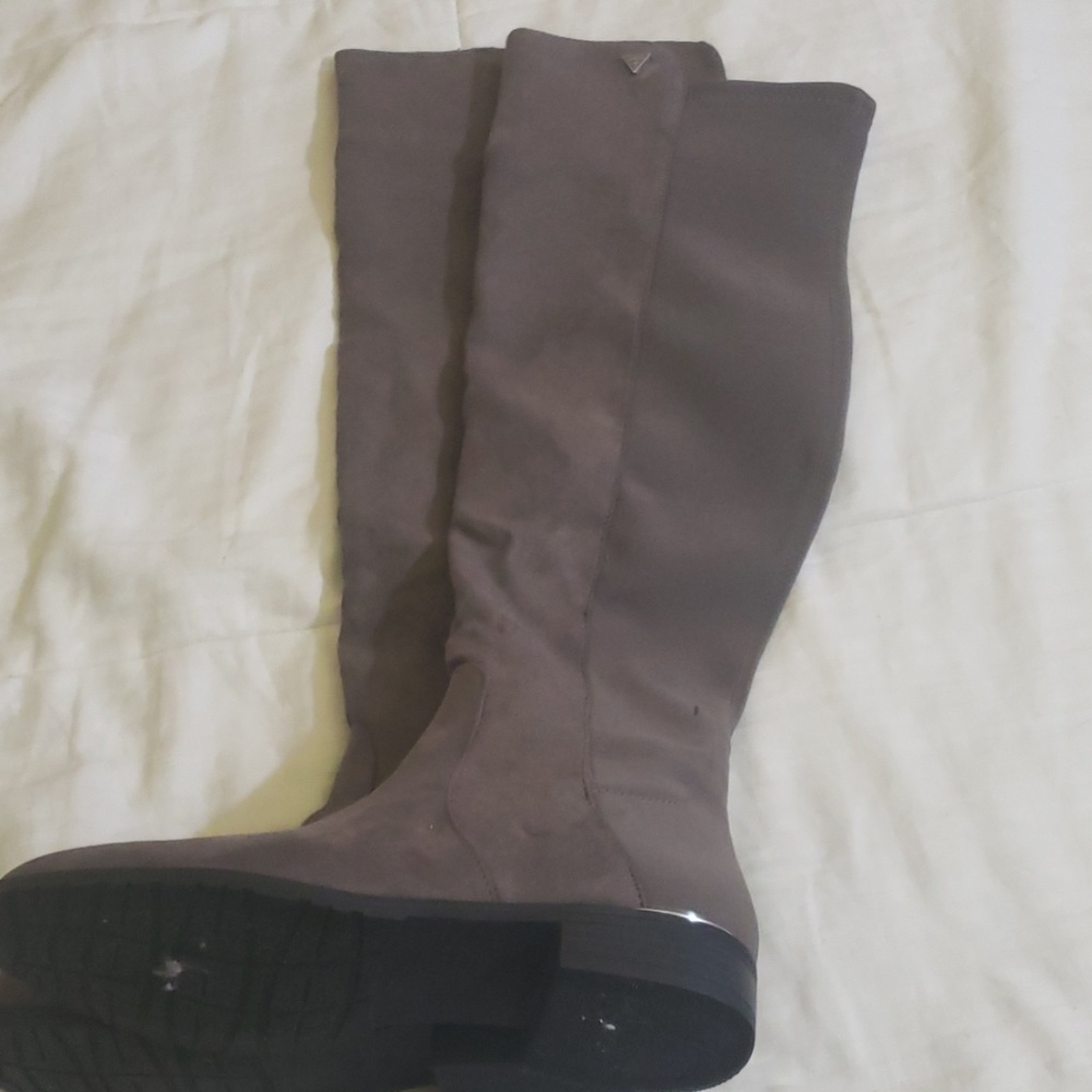 Guess boots